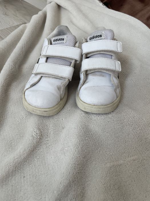 Adidas marimea 24 pentru joaca