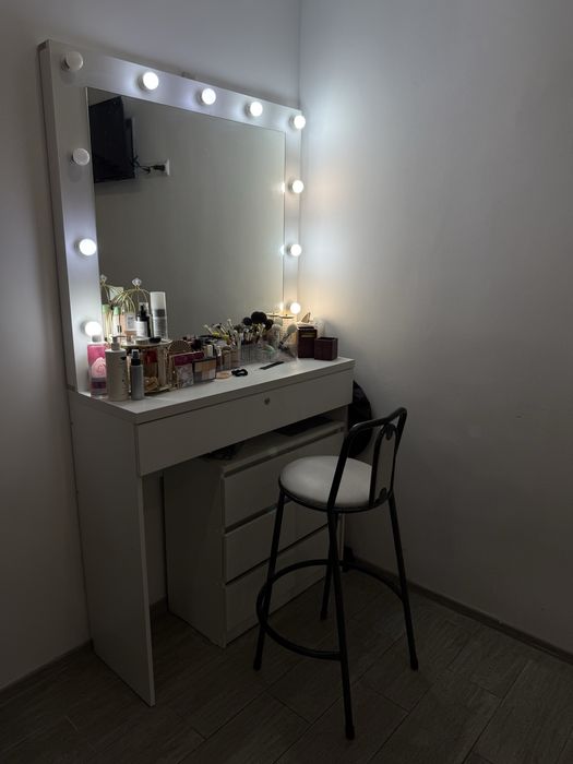 Продам стол бровиста/визажиста