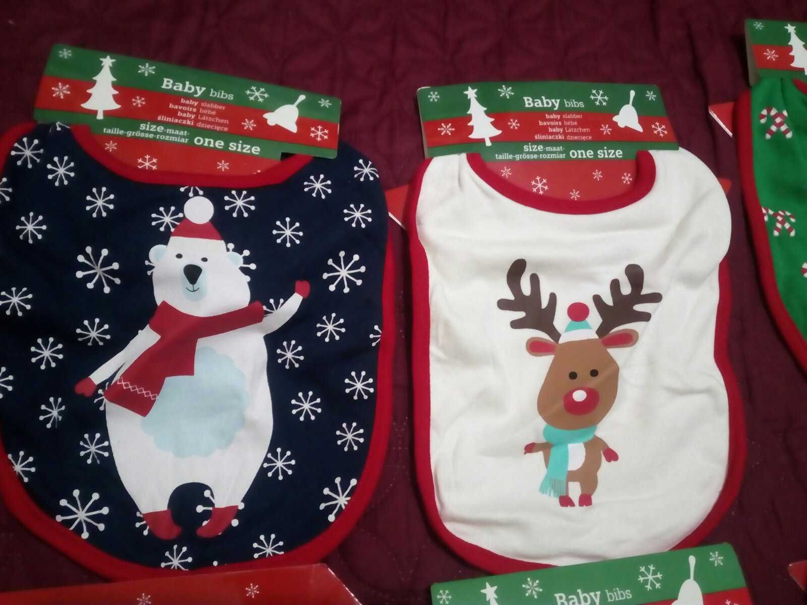 Бебешки Коледни лигавници и чорапки.