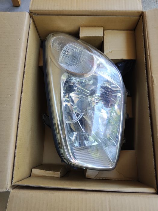 Ляв и десен фар за Тойота, Рав 4, 2005