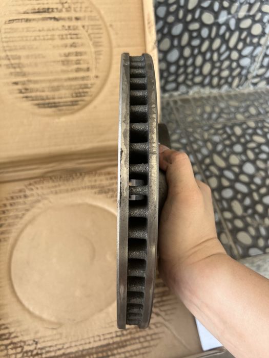 Тормозной диск на тойота камри 45,50,55,70