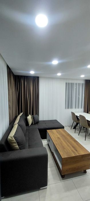 Дава се под наем Тристаен апартамент в Шумен, Тракия - 90 кв.м за 612 € - Снимка #12