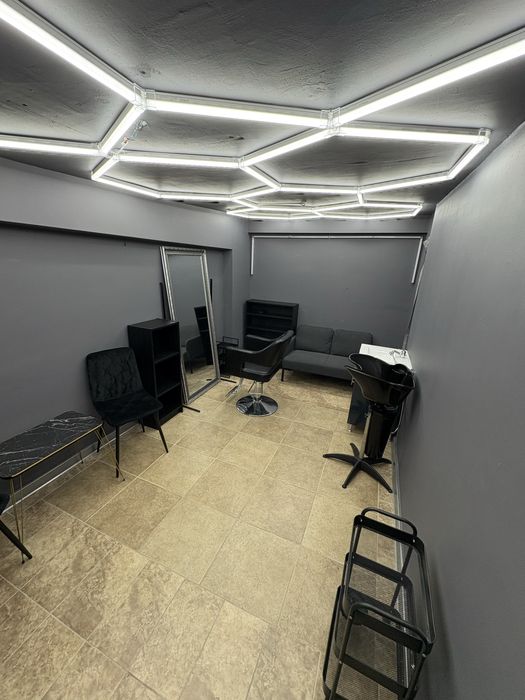 Spatiu/Salon ultracentral - gata mobilat