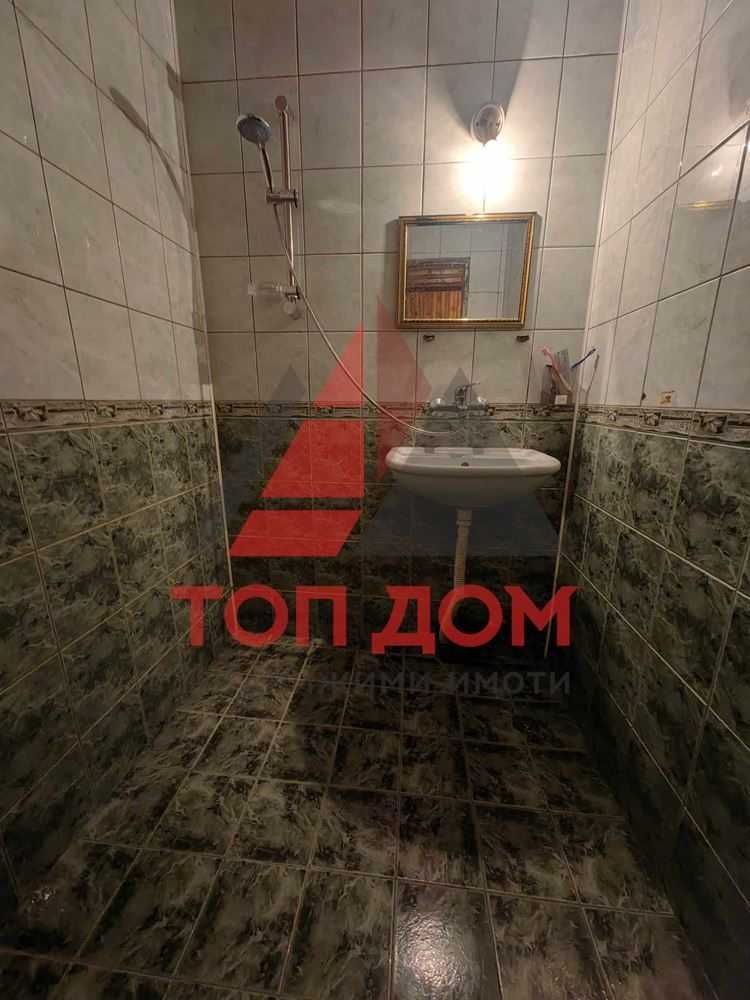 Тристаен! Аспарухово! Първи етаж! Полуобзаведен!