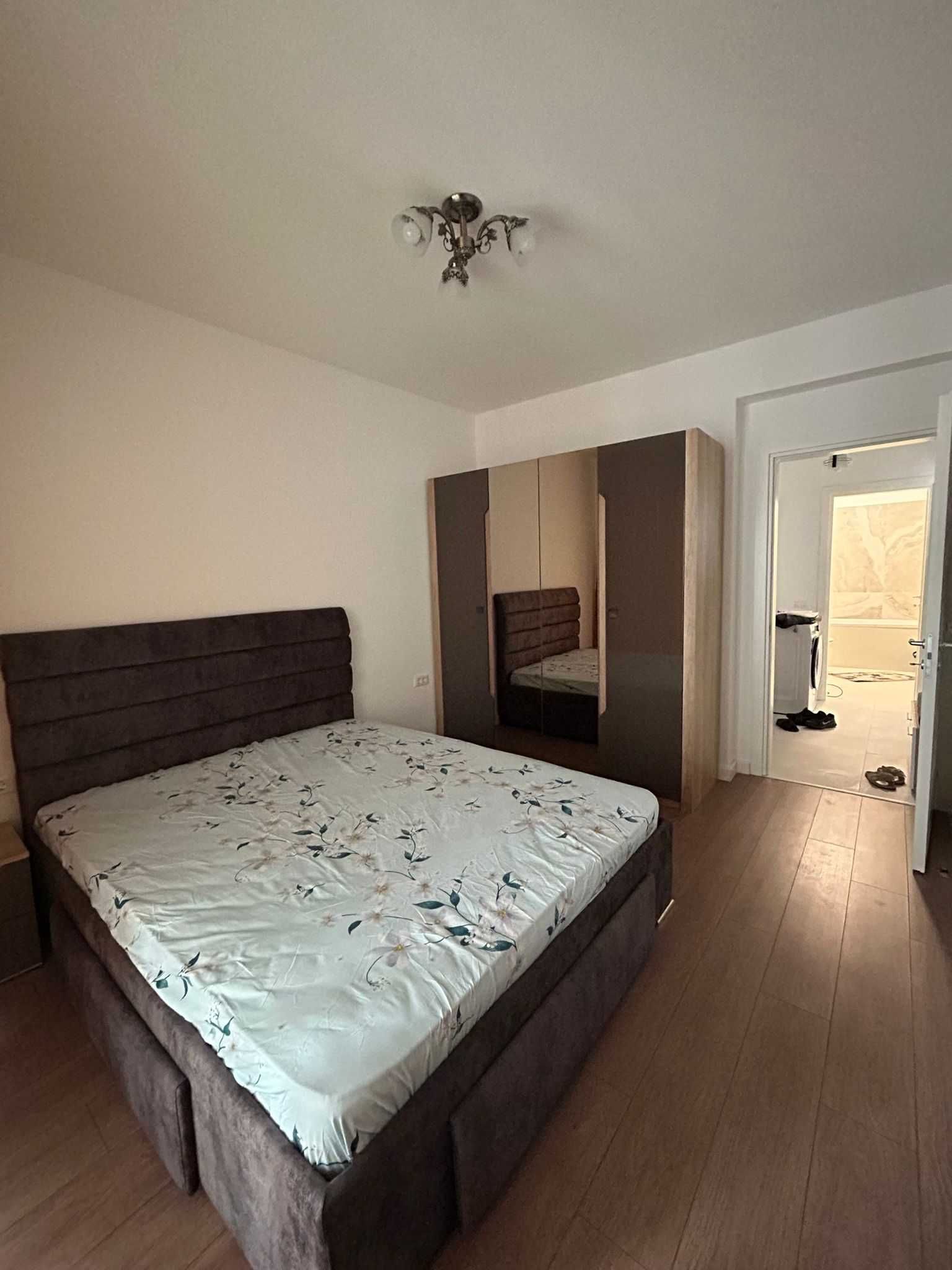 Închiriez apartament 2 came 400€