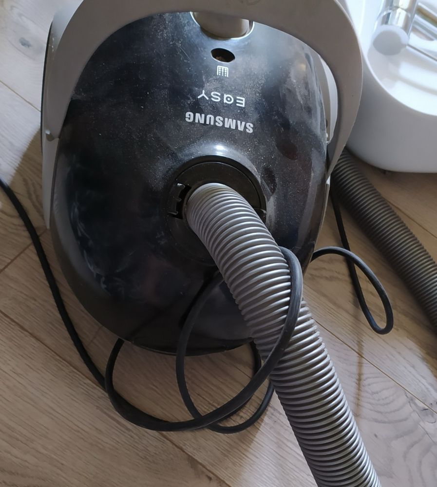 Продам на запчасти пылесос Samsung
