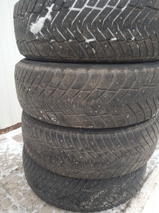 Продам резину б/у шипованая