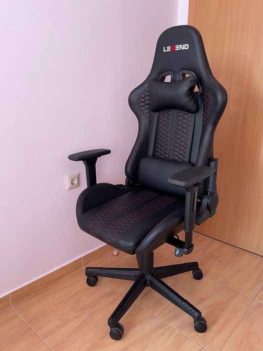 Стол Legion от JYSK | Идеално состояние