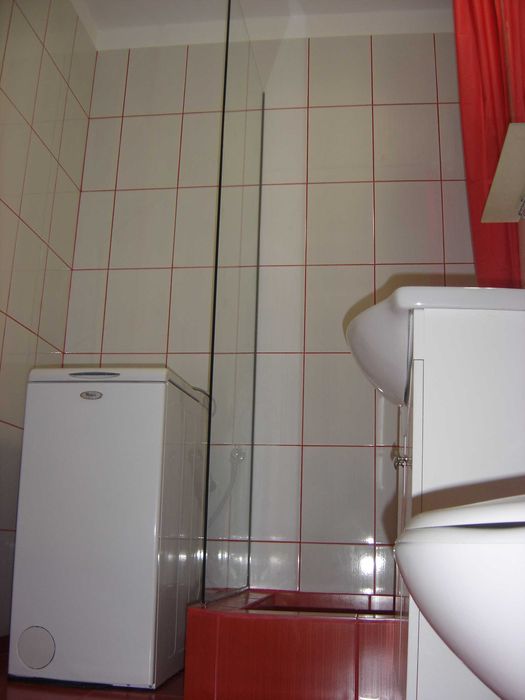 Proprietar inchiriez (ofer) garsoniera C.Civic