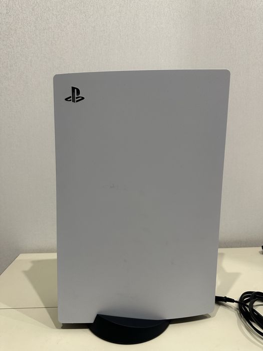 Playstation 5 в отличном состоянии с играми