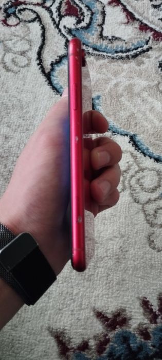 Iphone XR qizil rangi