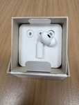 Подава се оригинална слушалка за airpods pro 2 gen