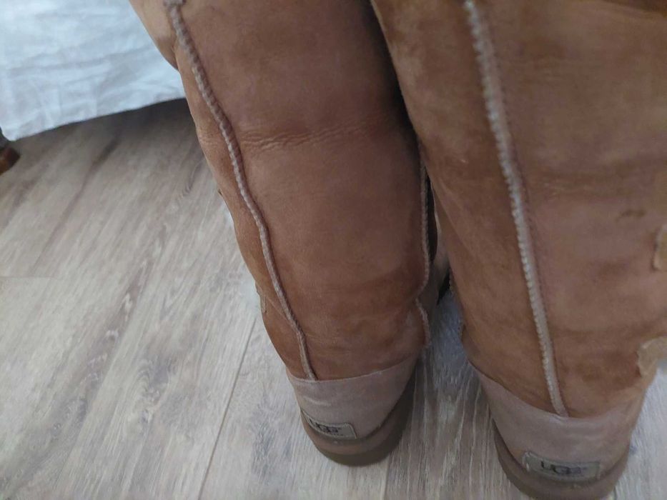 Vand  Cizme ugg  in stare buna