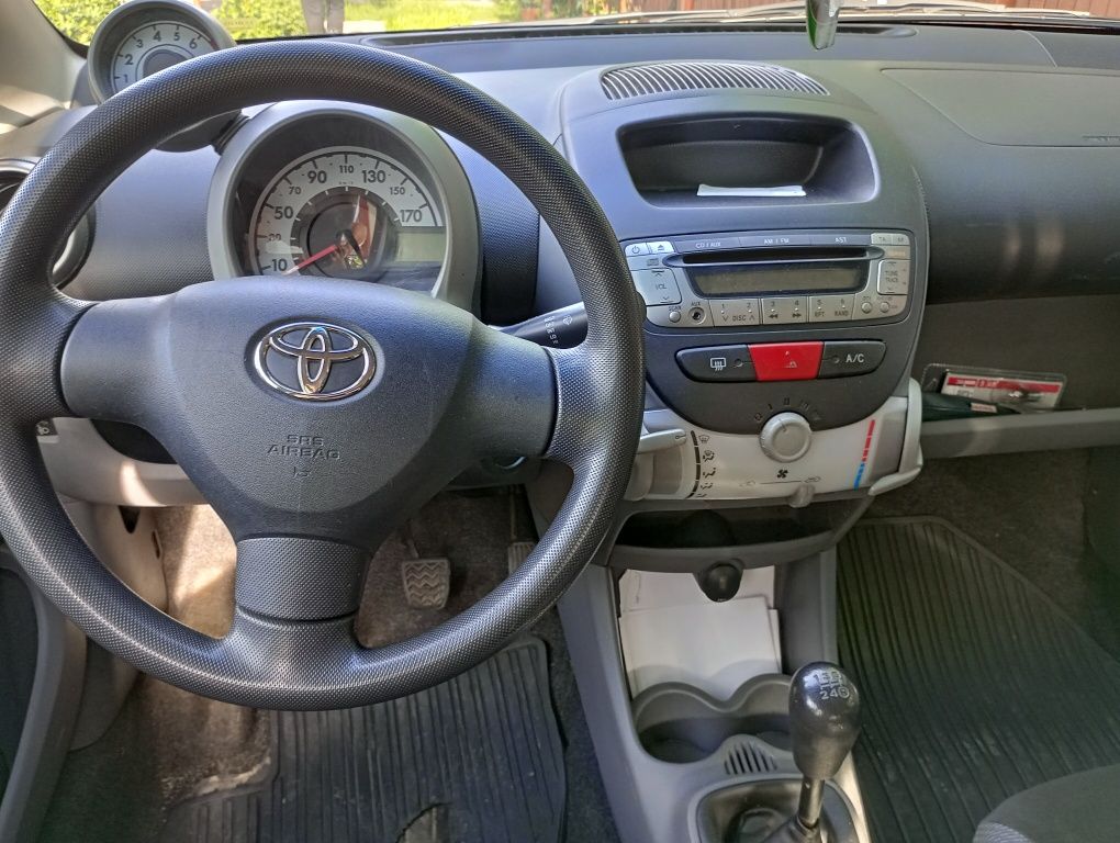 Vând Toyota Aygo 1,0