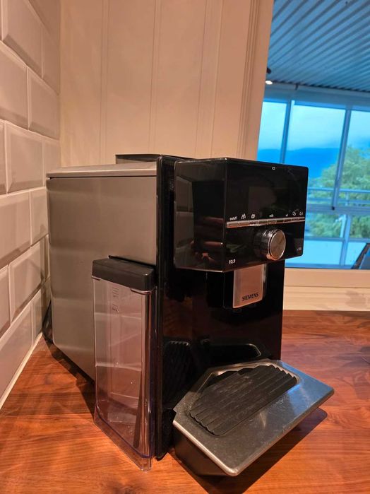 Expresor automat, aparat de cafea  Siemens EQ9 s300, inox