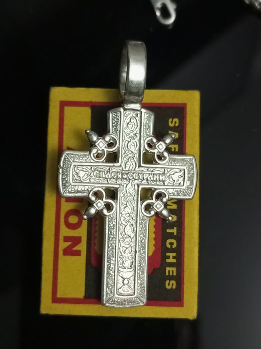 Продам крест, цепь 925 пробы серебро.