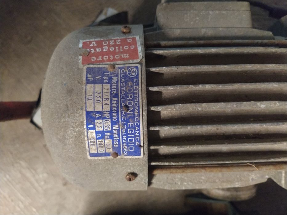 Motoare electice+ tocator furaje.