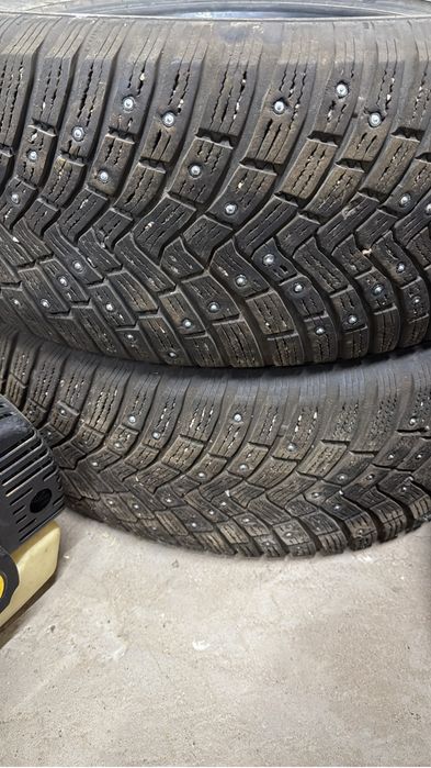 Продам шины Continental iceContact 3.зимние дошипованные в отл сост