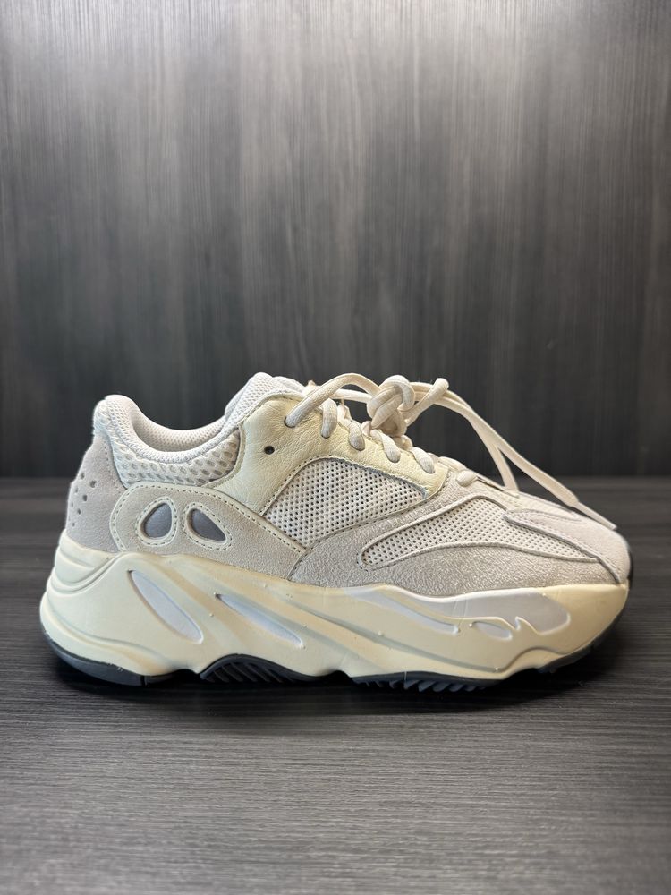 Adidasi Adidas Yeezy 700 Analog