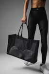 Alo yoga sheer tote bag прозираща чанта