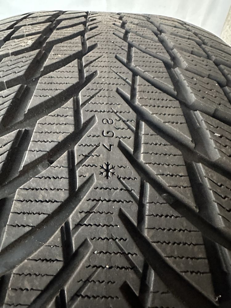 255/45/19 Nokian dot24 4броя