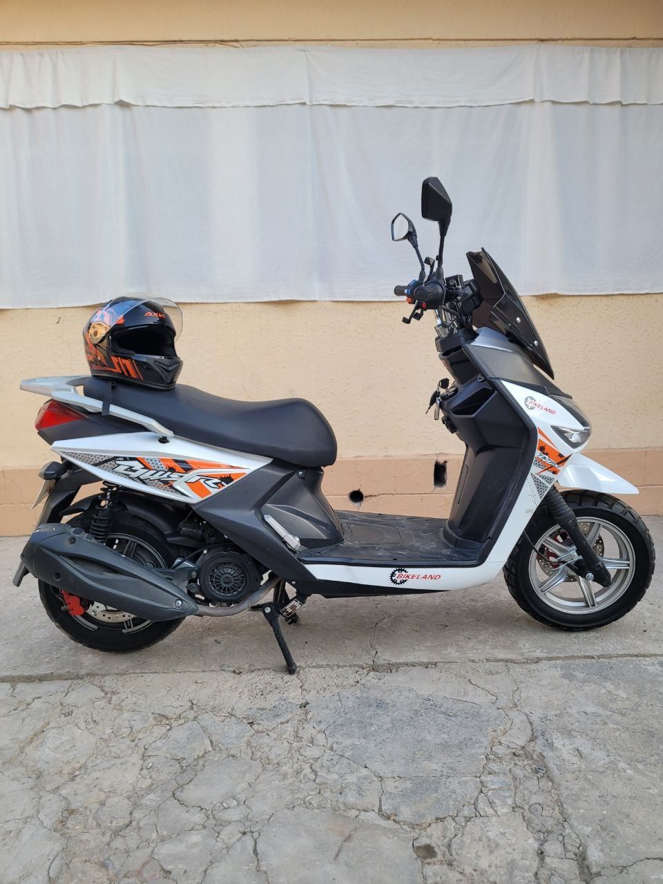 Skuter. BWS madel Sotiladi