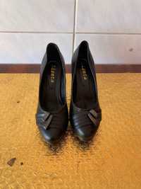 Продам туфли женские из натур. кожи черного цвета на шпильке (Италия)