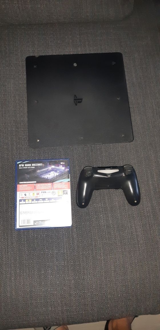 Ps4 o maneta și un joc