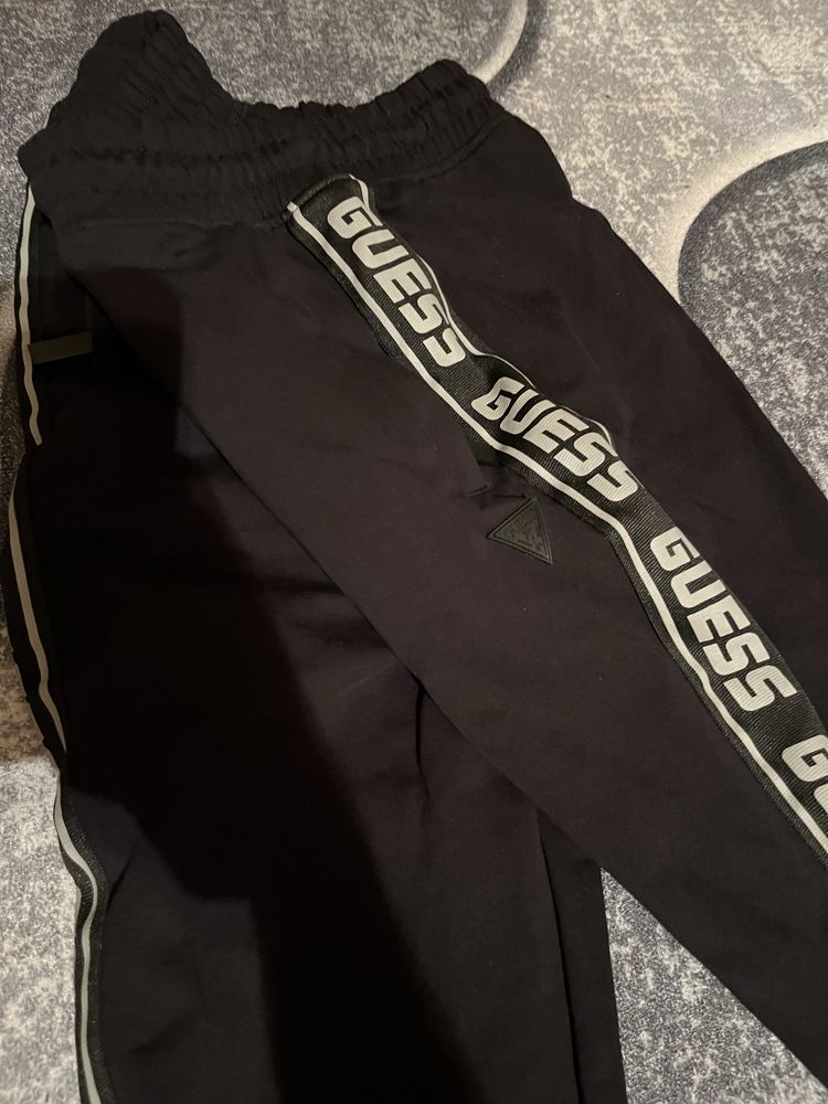 Долнище Guess.