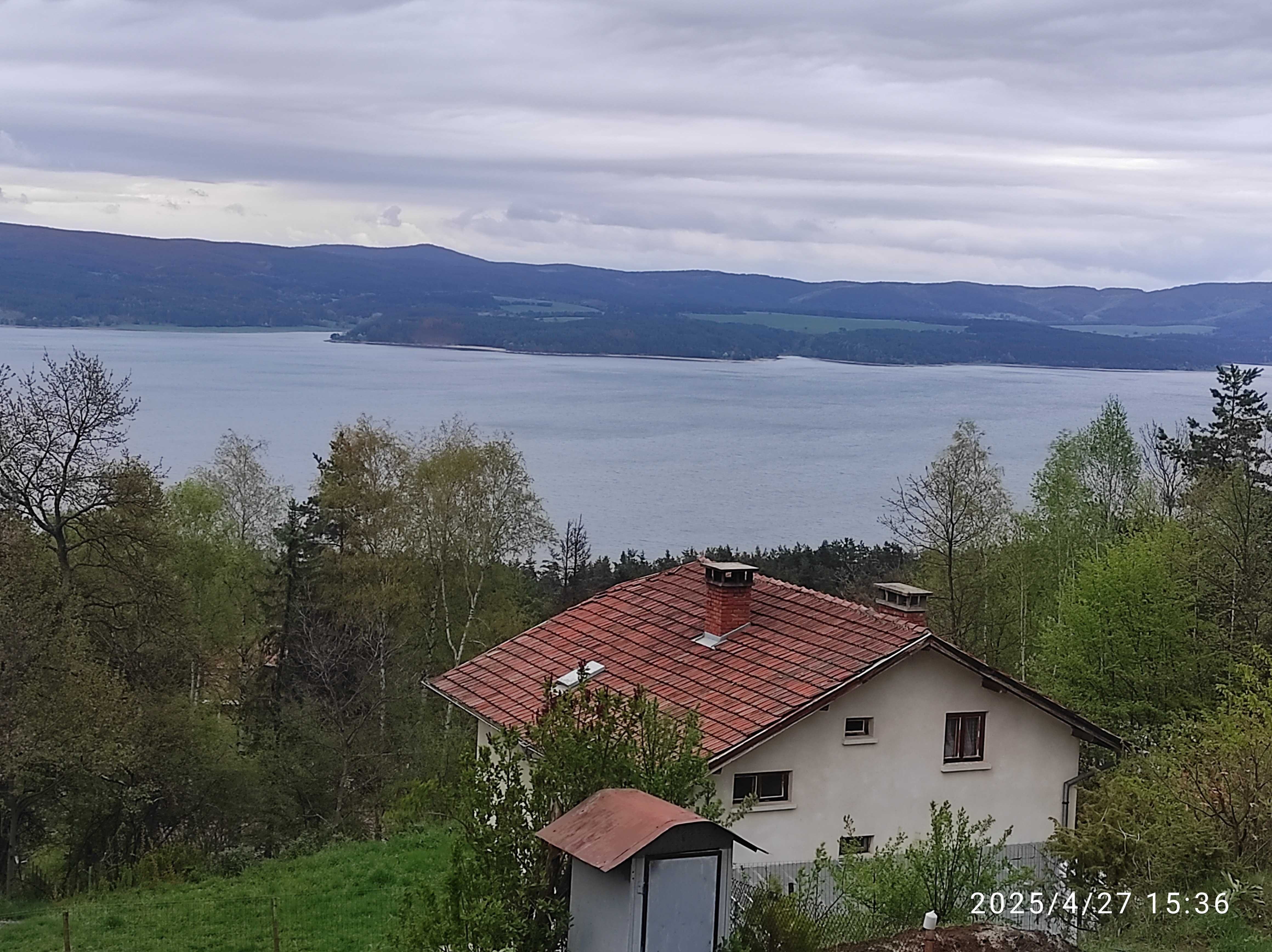Продавам къща с изглед към язовир "Искър"