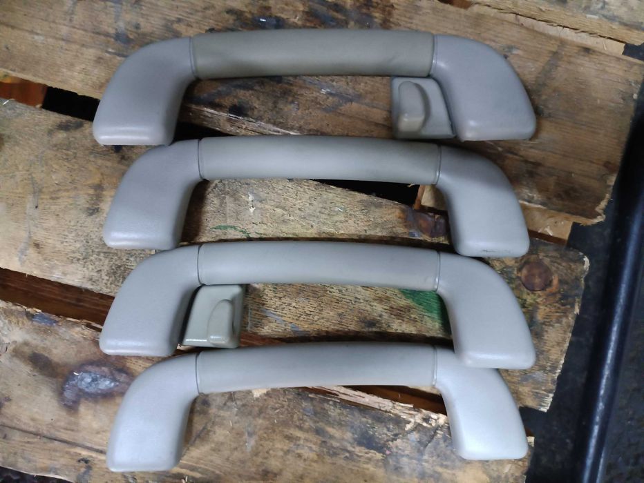 Продам, оригинальная ручка потолка от Toyota Camry 40