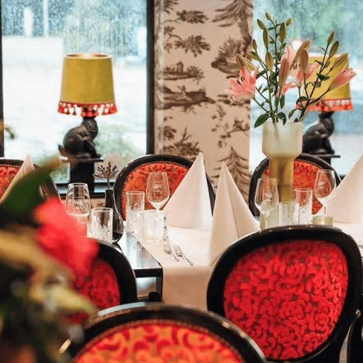 Scaun dining cu brațe, stil baroc, piele / material brodat
