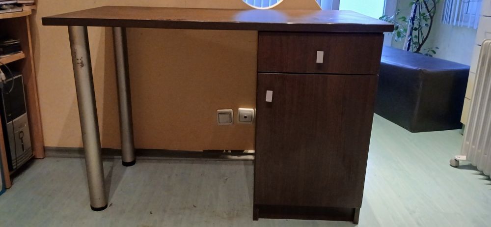 Използвано бюро по поръчка