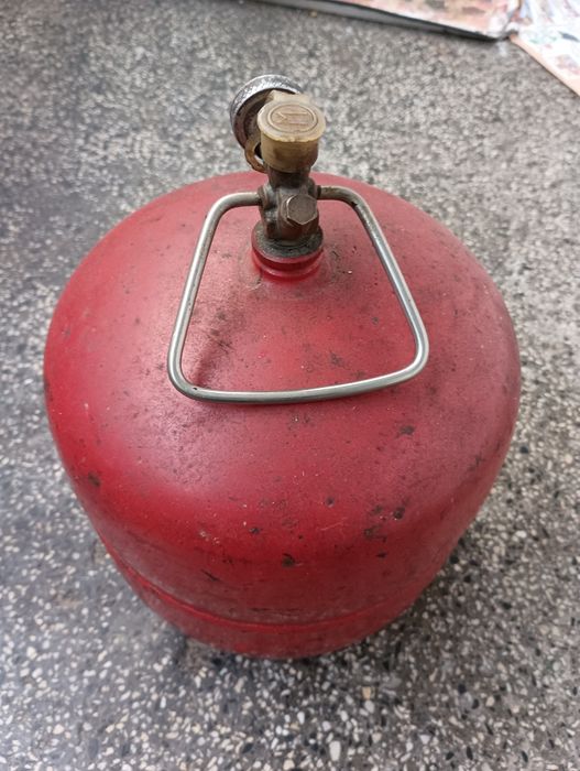 Газова туристическа бутилка