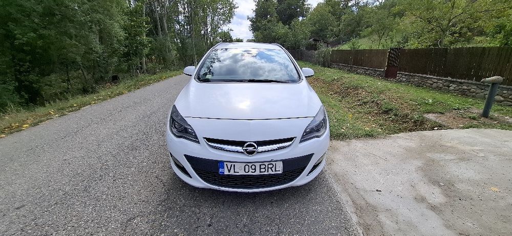 Opel Astra 1.7 diesel , 2013
