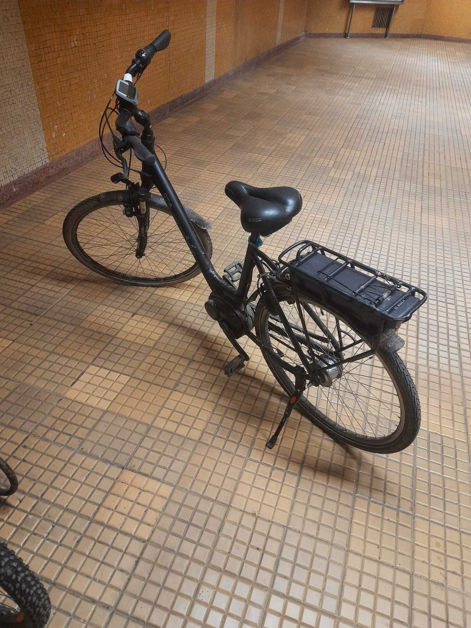 Vand bicicleta electrica cu motor bosch