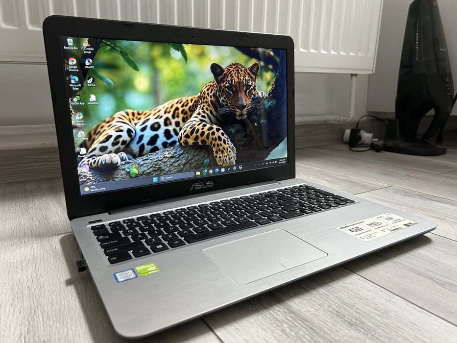 Laptop ASUS X556U