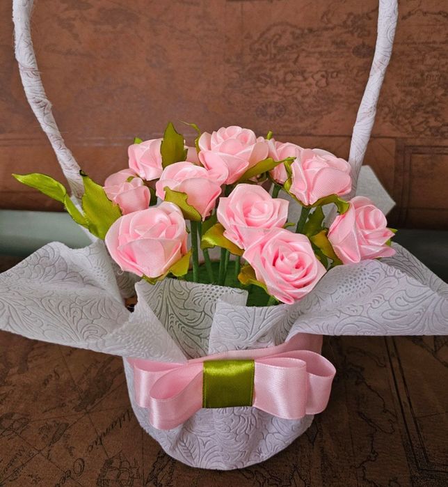 Цветы из атласных лент