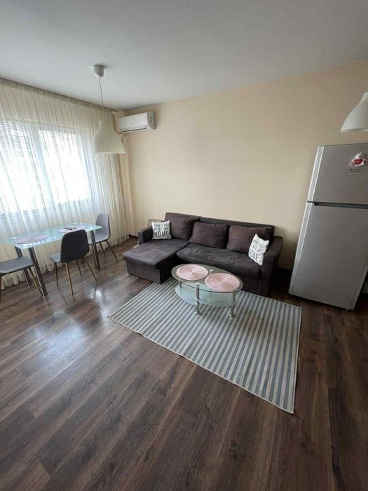 Двустаен апартамент в кв. Христо Смирненски/В затворен комплекс!