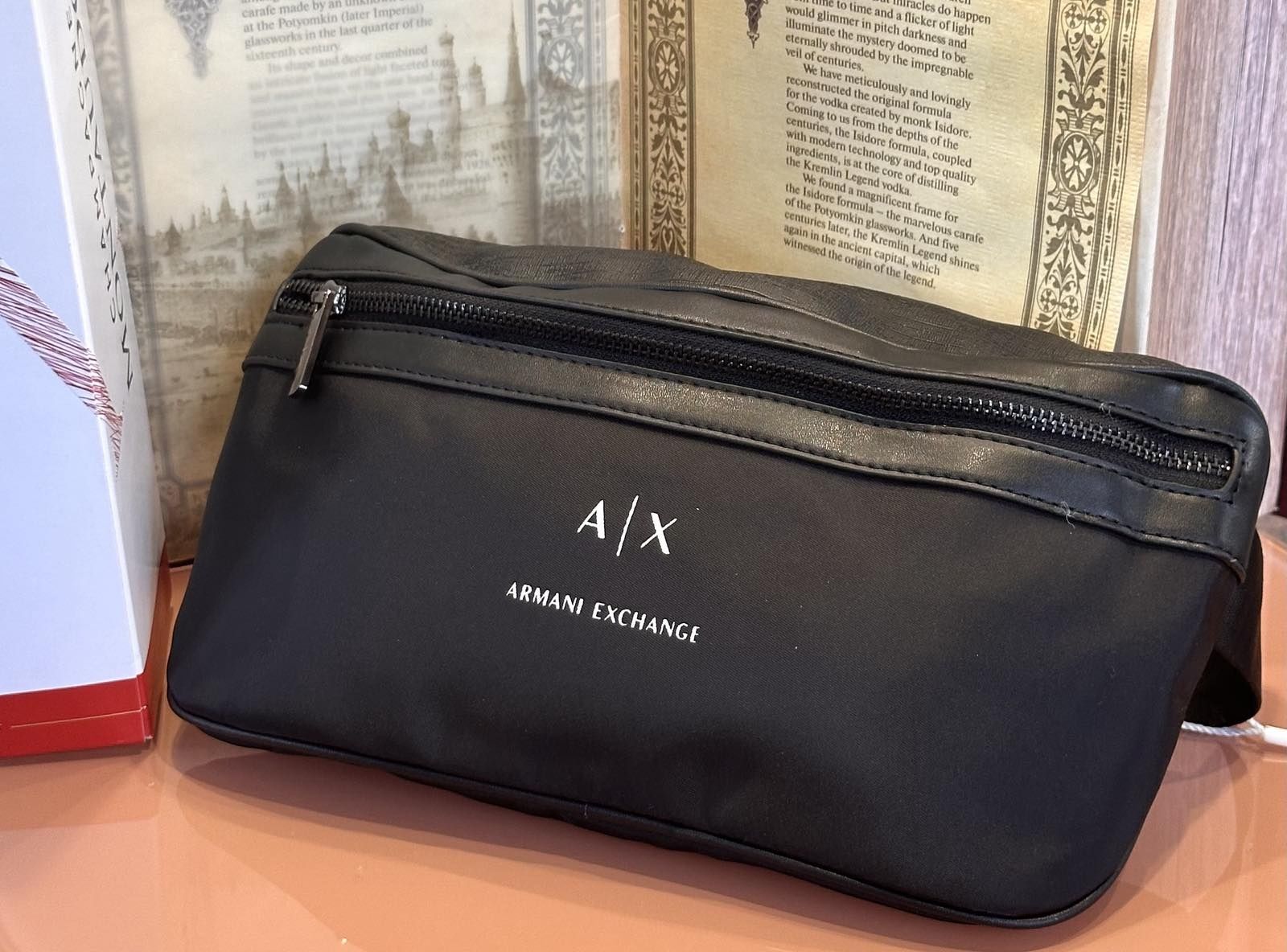 Чанта Armani Exchange за през през гърди