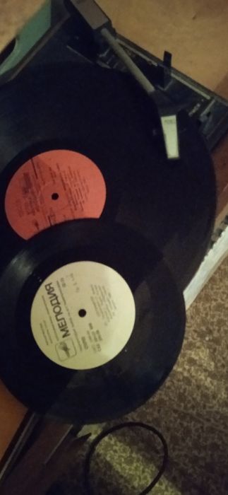 Стереорадиола Регонда 102  Радио и проигрователь для пластинок,