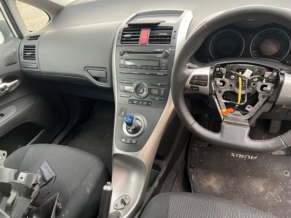 Toyota Auris 1.8 Hybrid Facelift НА ЧАСТИ