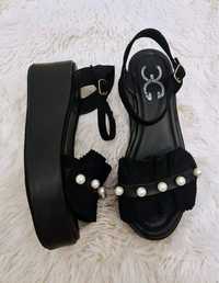 Sandale negre din piele cu perle