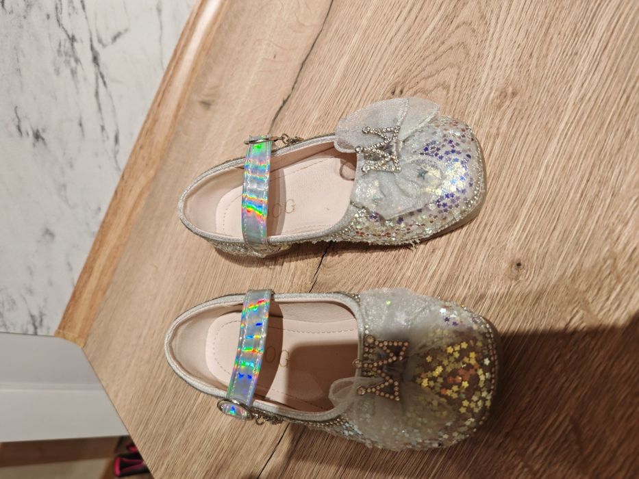 Официални сребърни обувки за момиче на токче31 номер