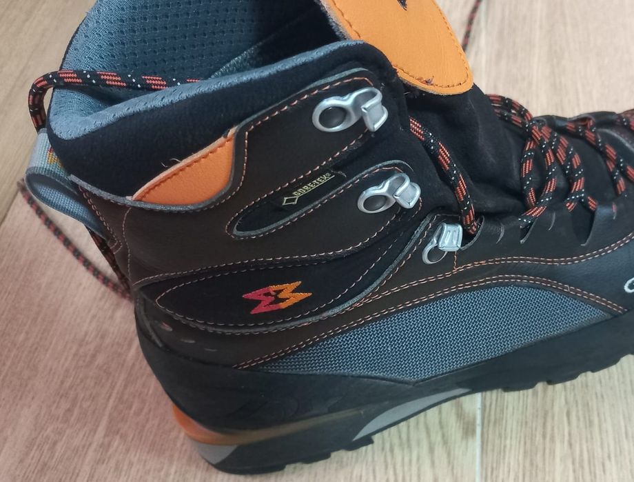 Gheată de munte Garmont Tower LX GTX
Acestea sunt caracterizate de ur