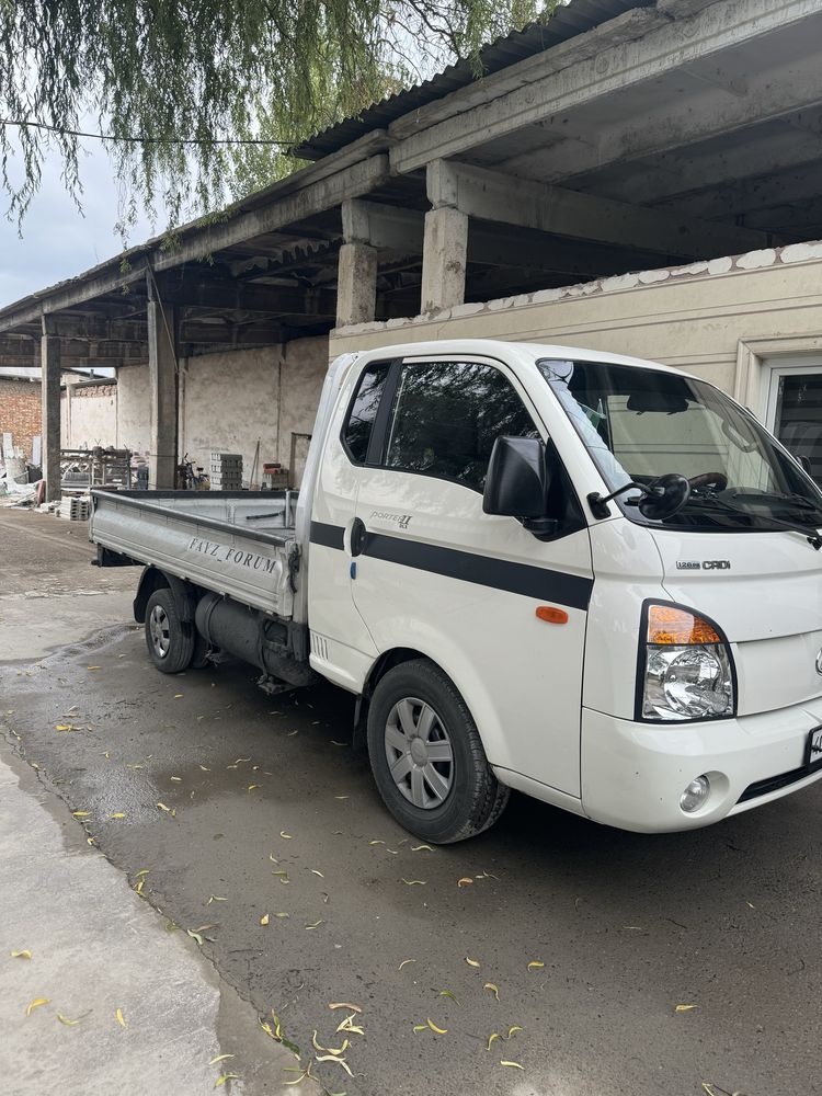 Hyundai Porter II DLX