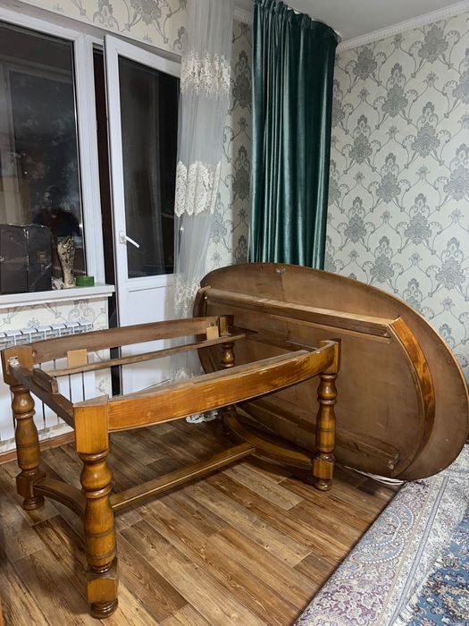 Продается деревянный стол антиквариат!