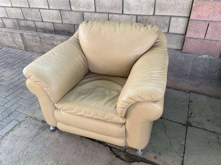 Диван с креслом…