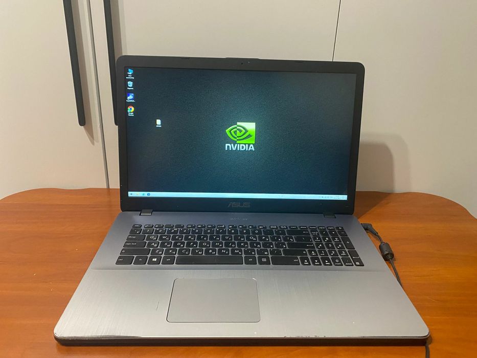 ASUS 17.3 IPS FHD экран/intel core i5-7200U/Nvidia GeForce 920MX