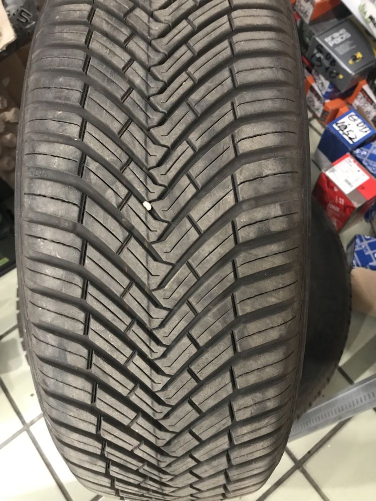 Гуми  215/55r18 всесезонни